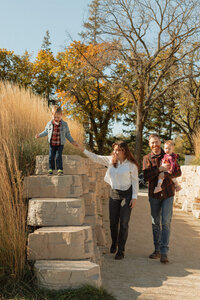 Fall family photos at Assiniboine Park in early fall 