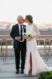 abby jiu washington dc wedding photographer wedding couple kissing on the rooftop of the international spy museum