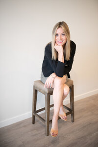 Bride and groom kissing in Jupiter Florida