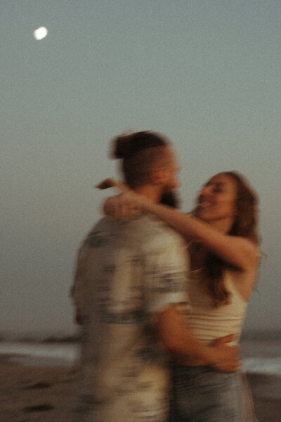 couples-session-dancing-in-moonlight
