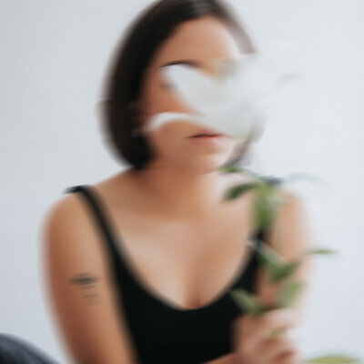 blurry-girl-flower