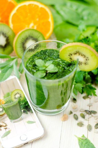 green-smoothie-with-fruits