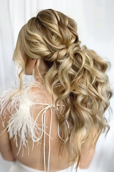 Ponytail-Curls-Dimension-Wedding-Hair-Stylist