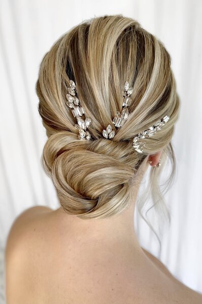 Bridal-Bun-Clips-Highlights-Wedding-Stylist