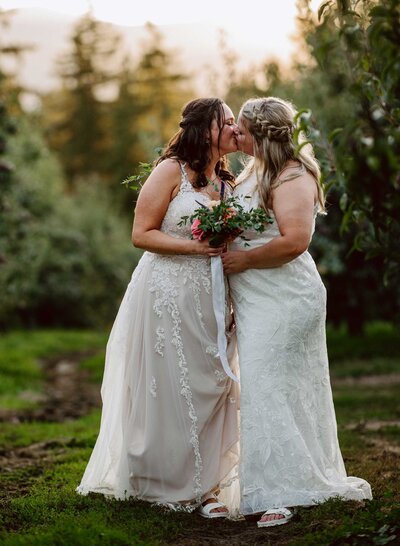 Venture-Ever-After-Hood-River-LGBTQ-Wedding