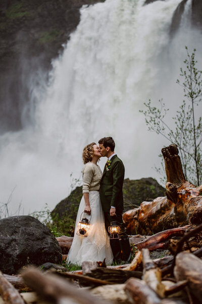 Venture-Ever-After-Snoqualmie-Falls-Washington-Elopement-Siri-Will-SP-112