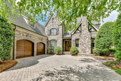 092_302 Royal Crescent