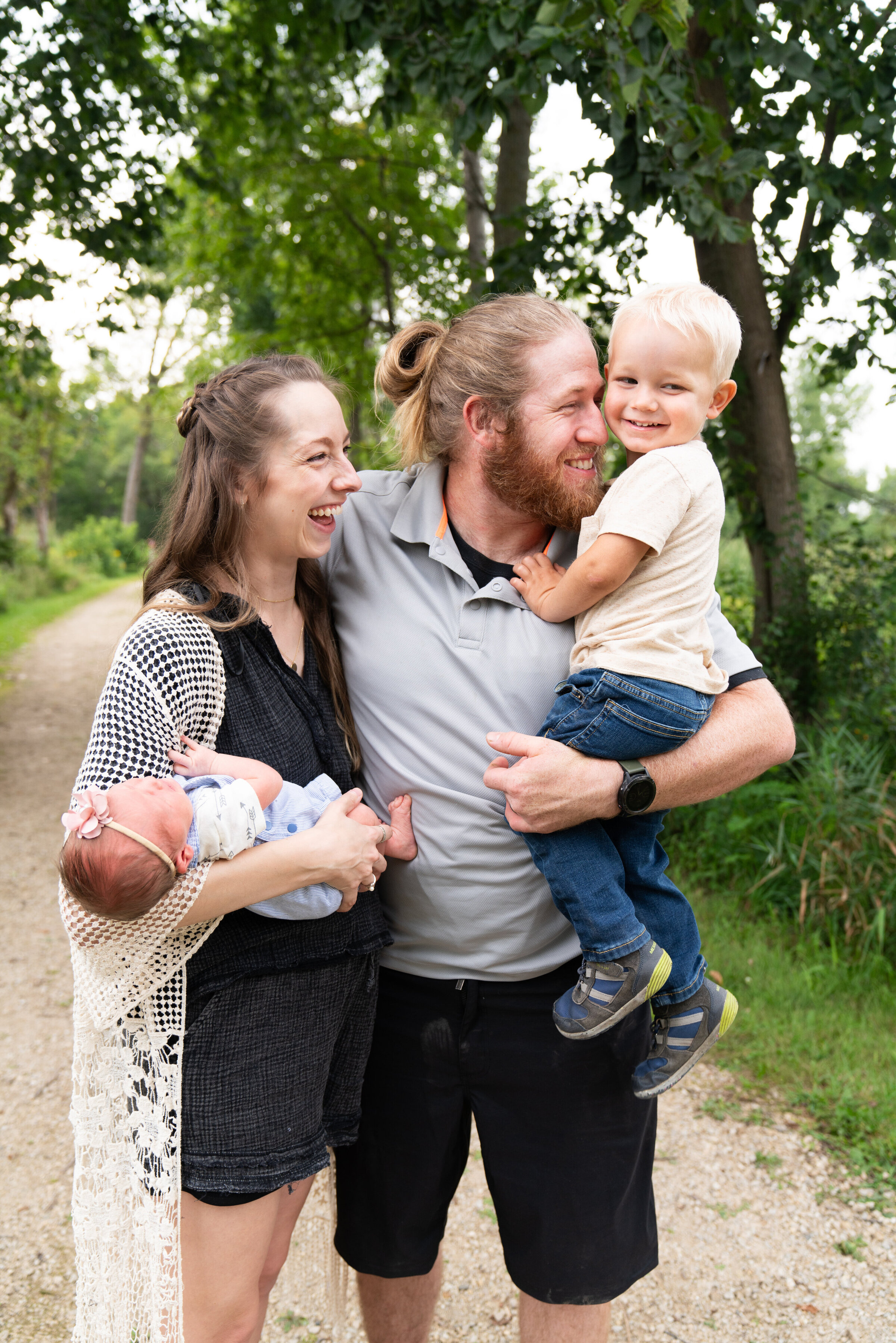 Family newborn photo ideas