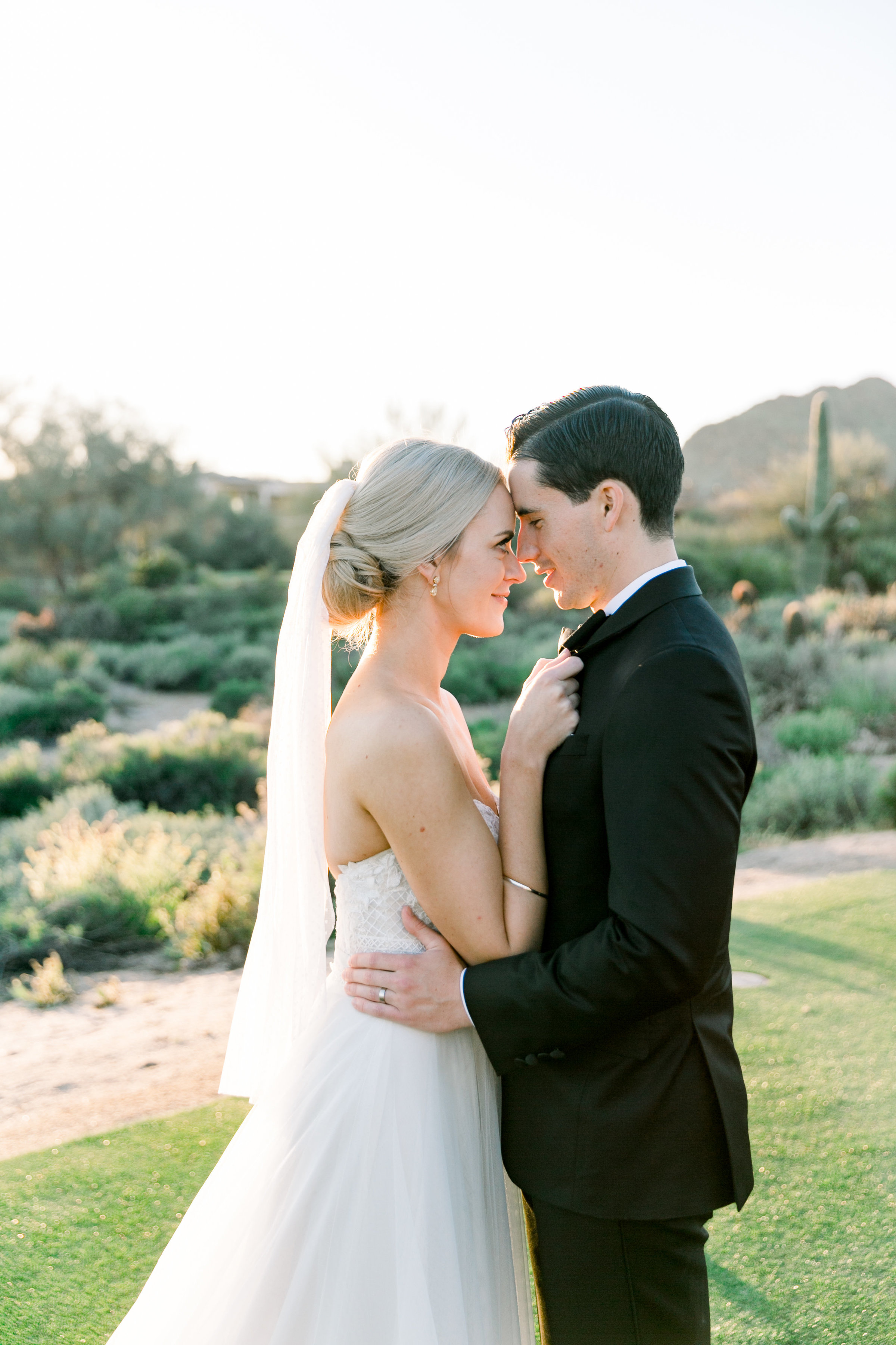 Karlie Colleen Photography - Arizona Wedding at The Troon Scottsdale Country Club - Paige & Shane -650