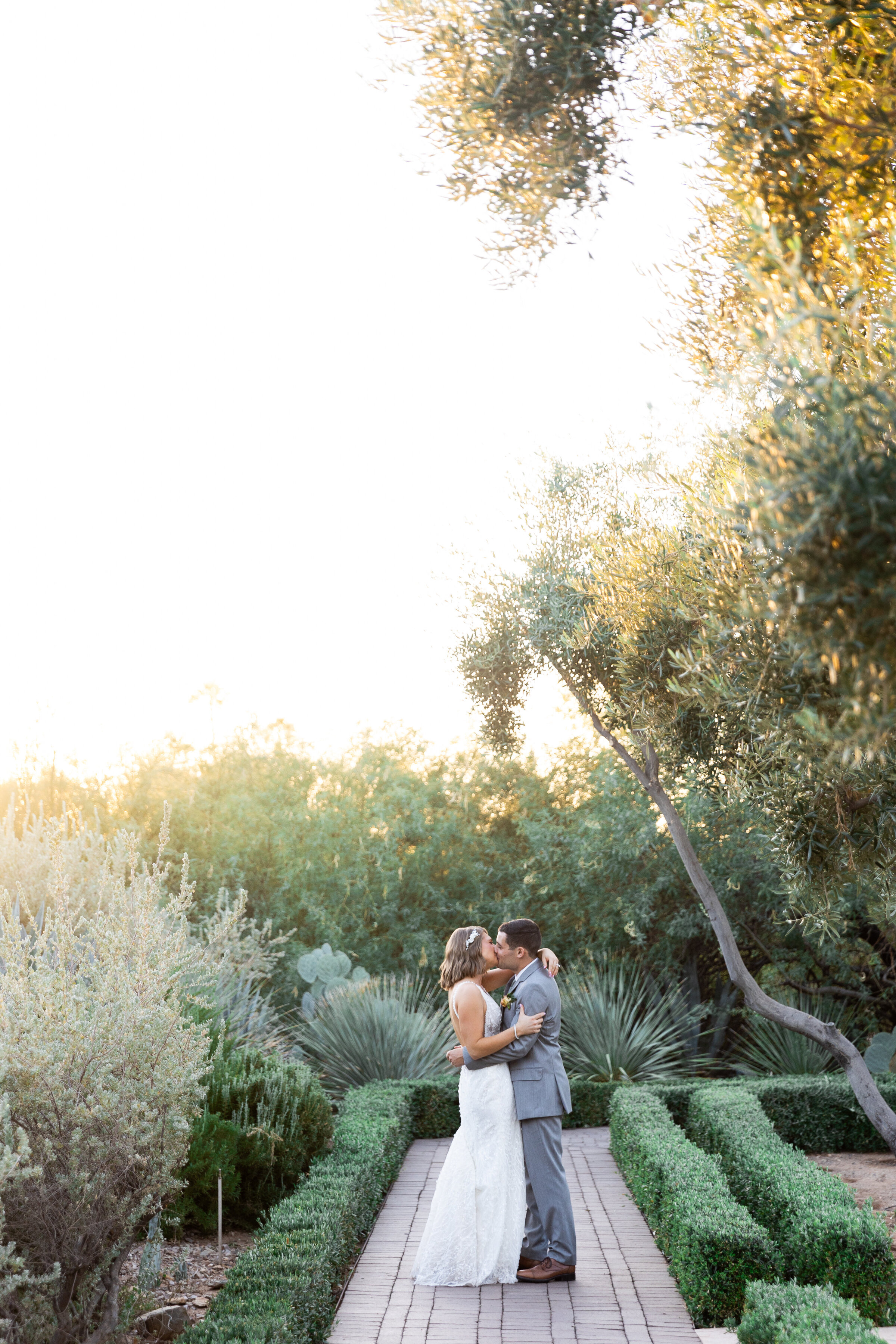 Karlie Colleen Photography - Emily & Mike - Wedding Sneak Peek - El Chorro - Arizona - Revel Wedding Co-305