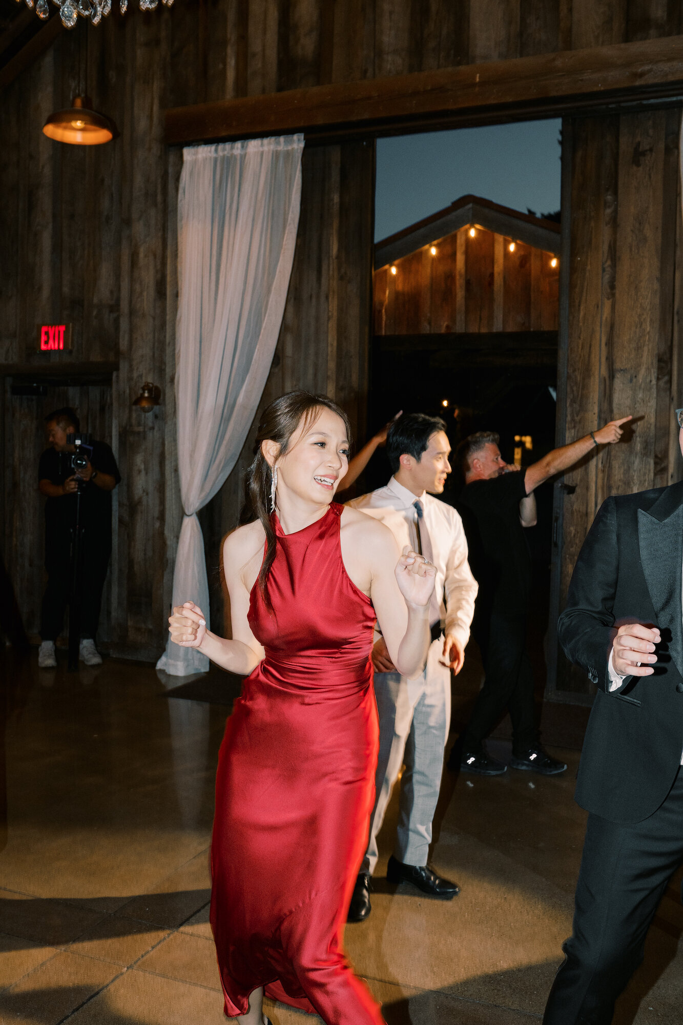 seattle-wedding-photographer-reception-flash-dance-3
