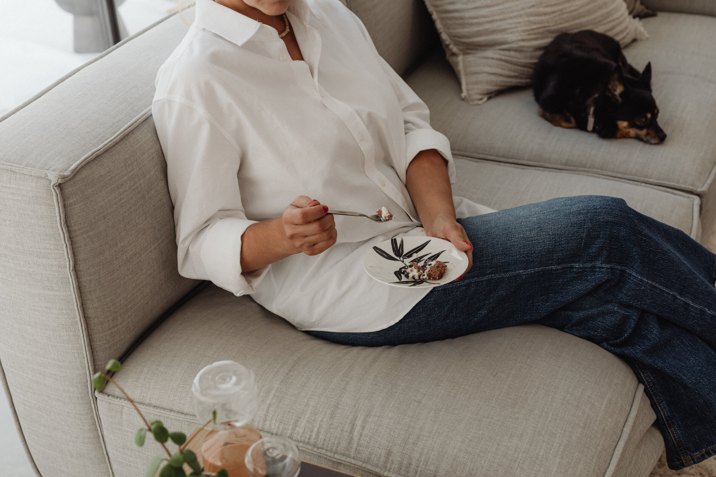 kaboompics_the-warm-apartment-aesthetic-living-room-decor-home-accessories-collection-33242