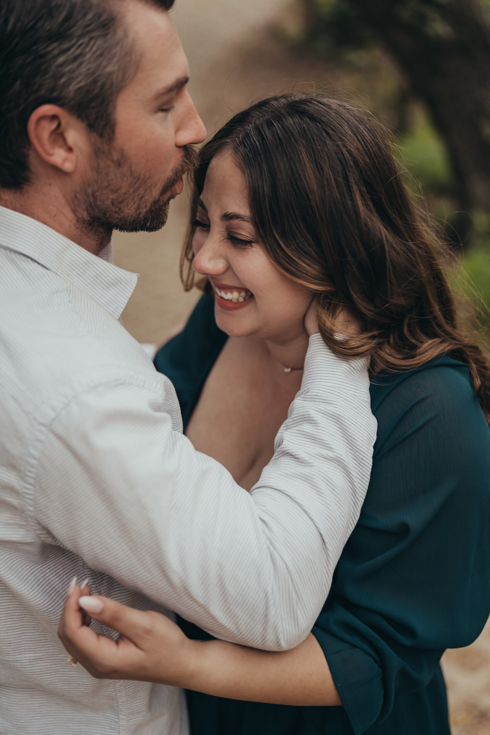 couple-kissing-engagement