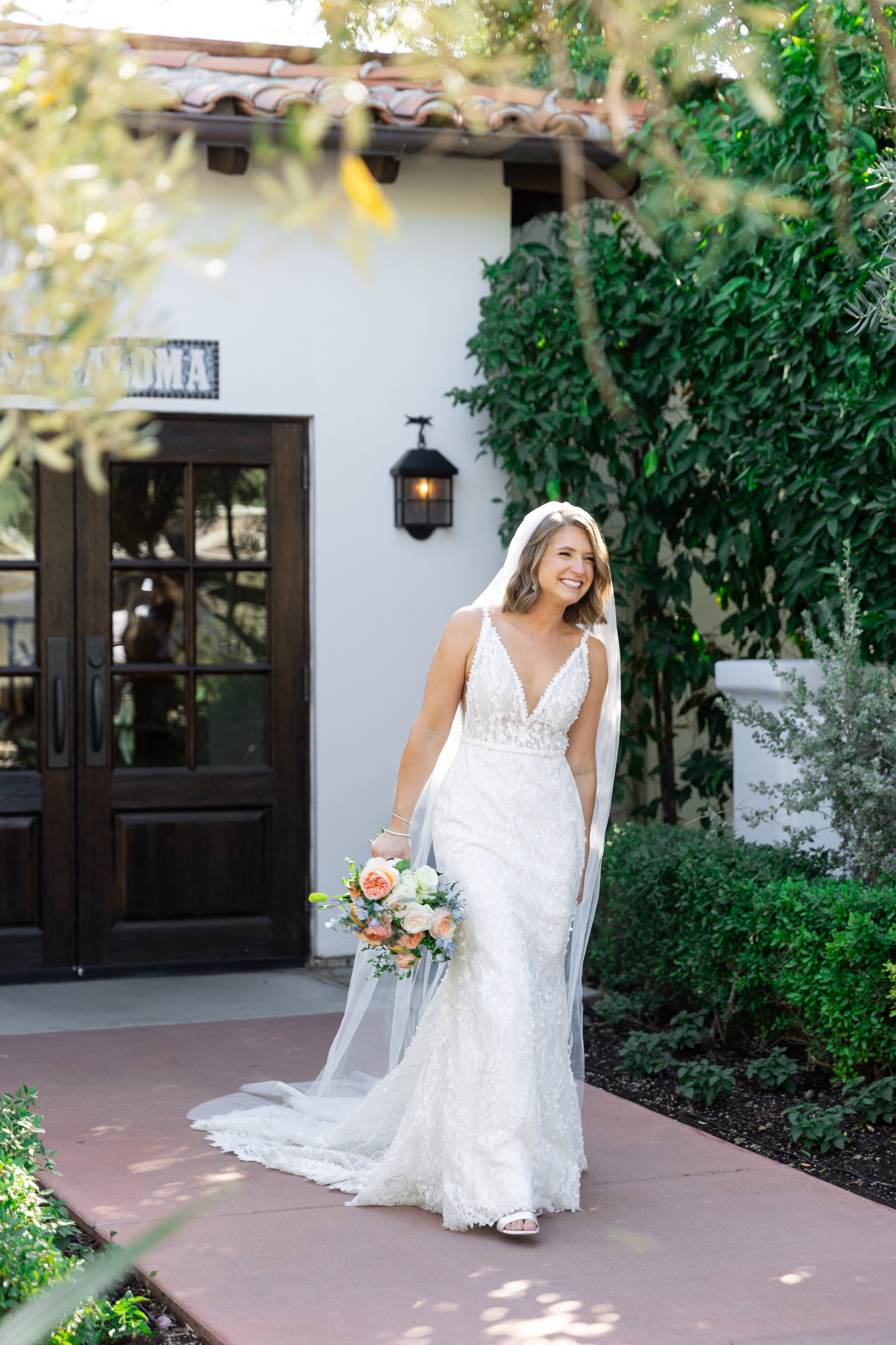 Karlie Colleen Photography - Emily & Mike - Wedding Sneak Peek - El Chorro - Arizona - Revel Wedding Co-140