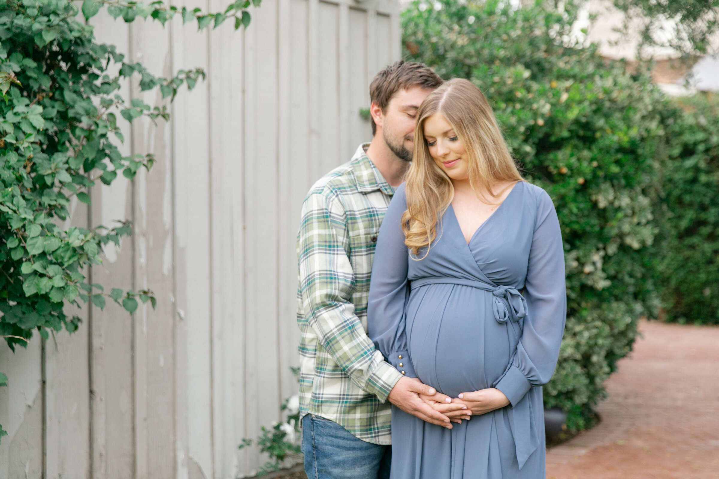 Karlie Colleen Photography - Phoenix Arizona Maternity Session - Green Historic Home - Hannah & Calvin -50