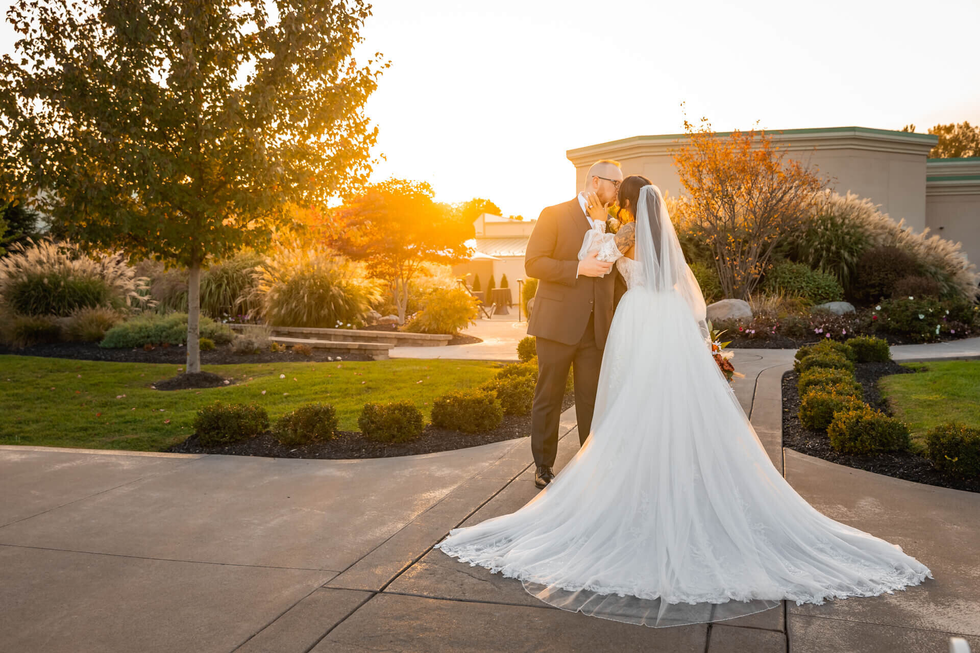 Rochester-Wedding-Photographer-Columns-Sunset-Bride-Groom-Kiss-Train-Golden-Hour