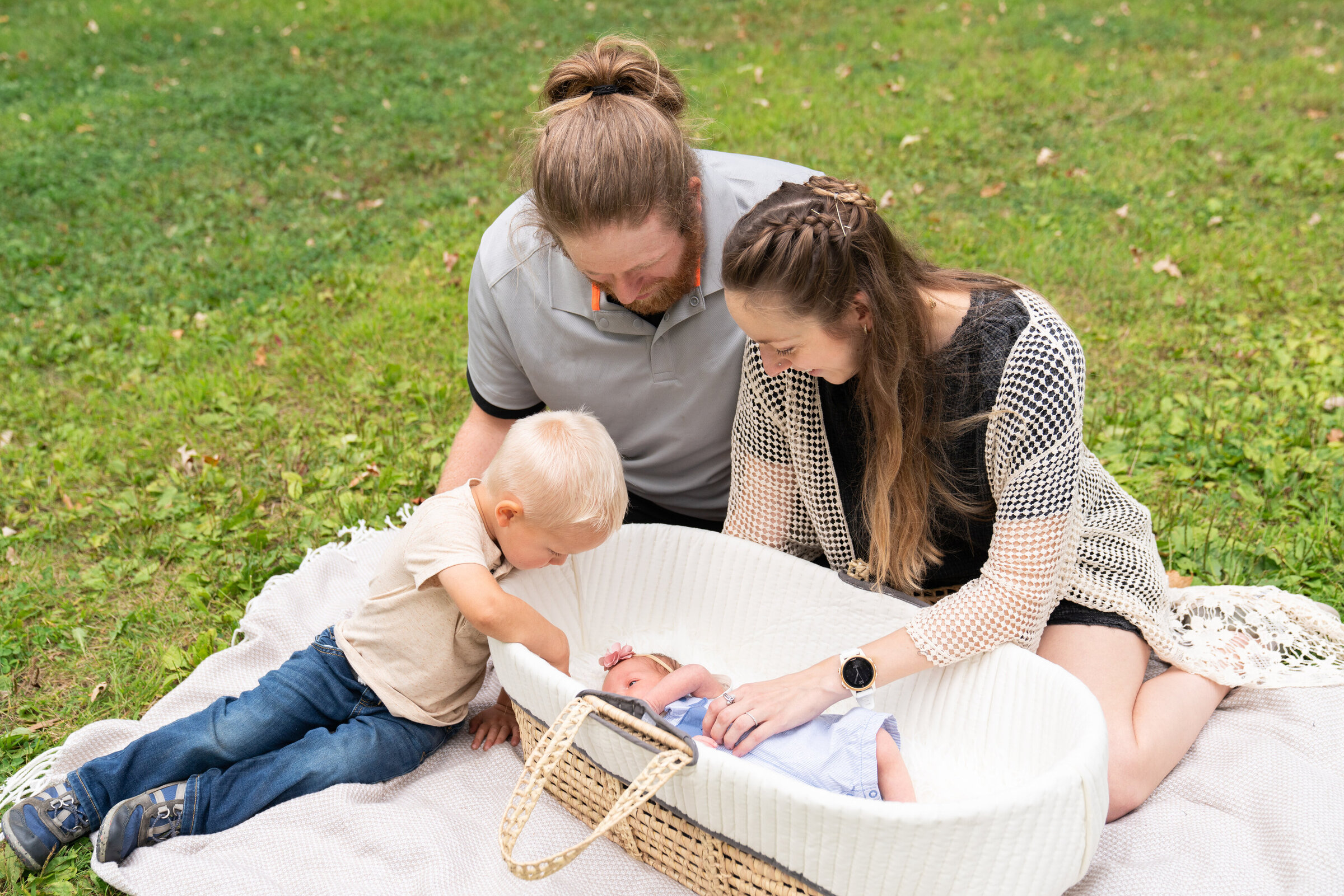 Outdoor newborn photo ideas