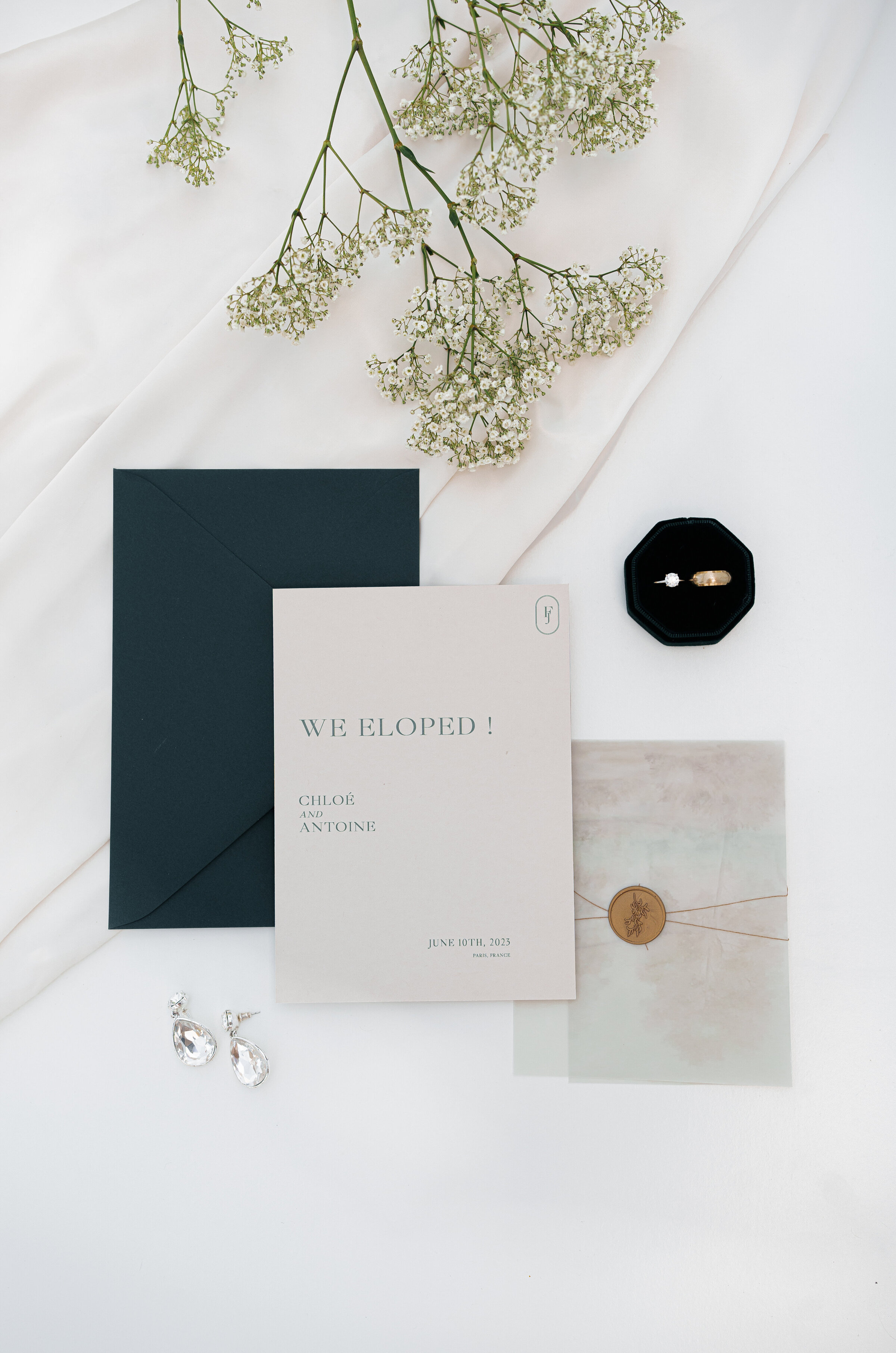 Juliana Novoa Photography flatlay invitation and wedding accesories