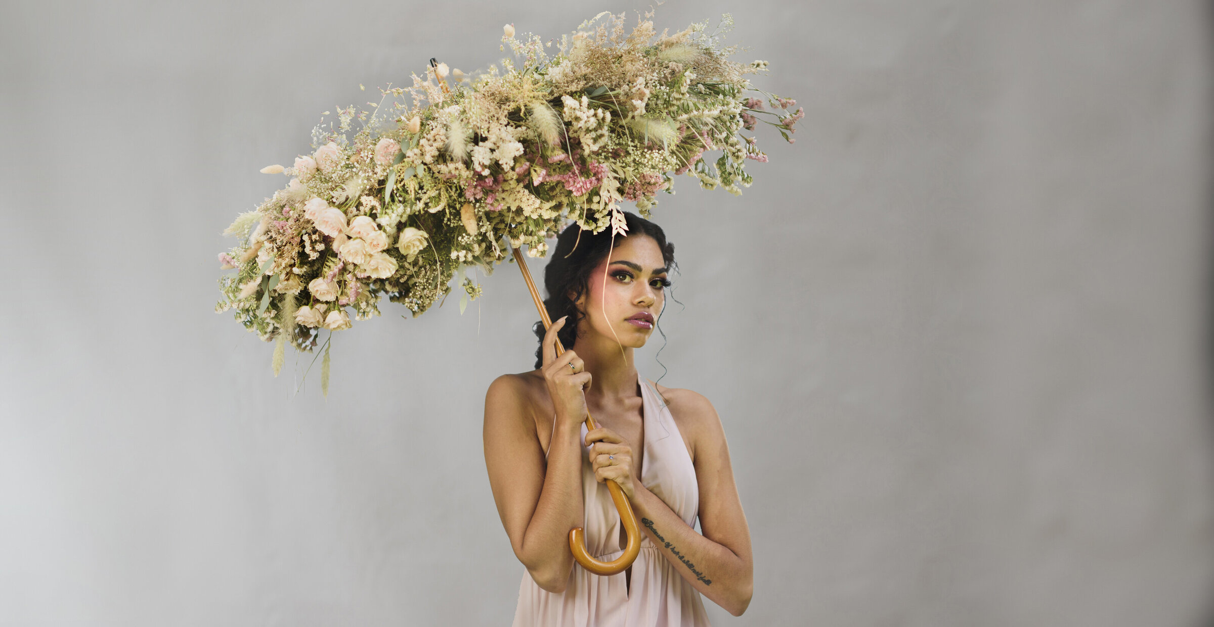 Model holding floral umbrella - floral artistry -Fleuris Studio & Blooms - photo by Helene Cyr