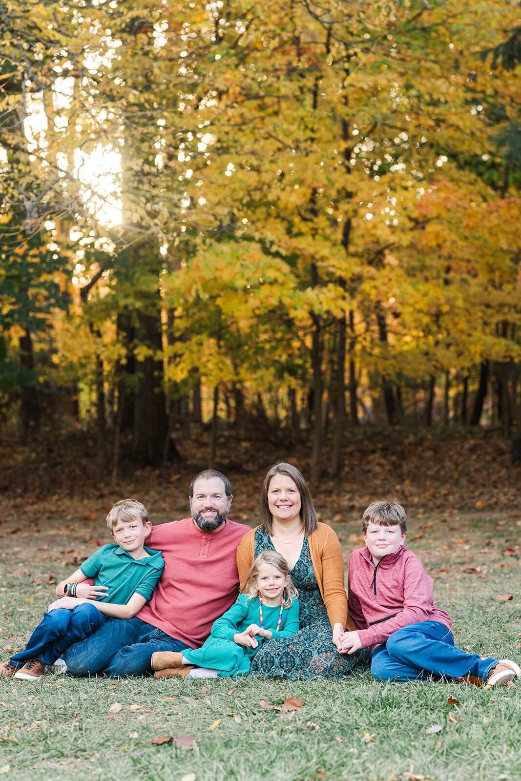A natural and relaxed family moment captured at one of Columbus, Ohio’s best outdoor photography locations