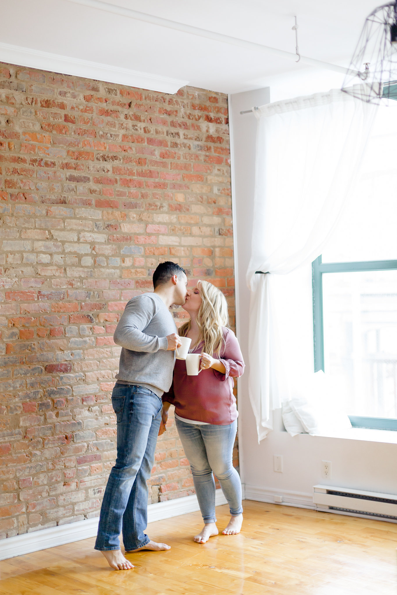 Seance-Fiancailles-Vieux-Montreal-Amelie-et-Peter-Lisa-Renault-Photographie-Montreal-Engagement-Photographer-15