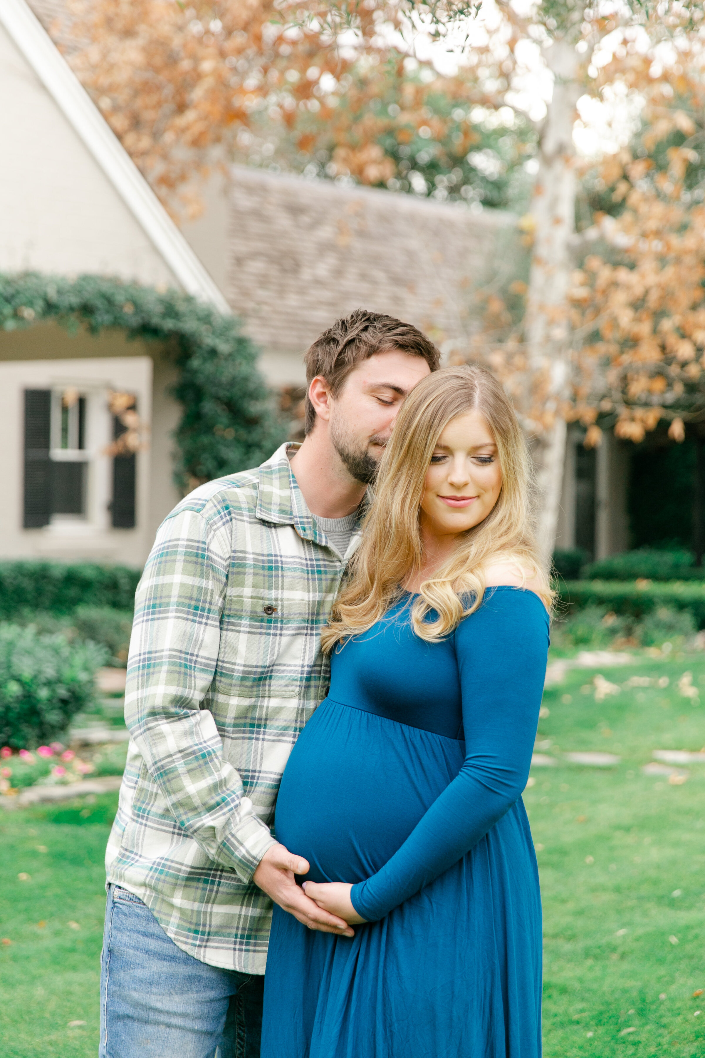 Karlie Colleen Photography - Phoenix Arizona Maternity Session - Green Historic Home - Hannah & Calvin -6