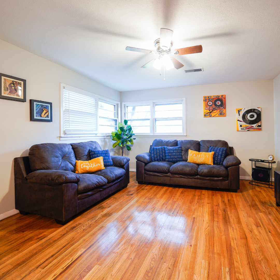 Living Room 1 - 2
