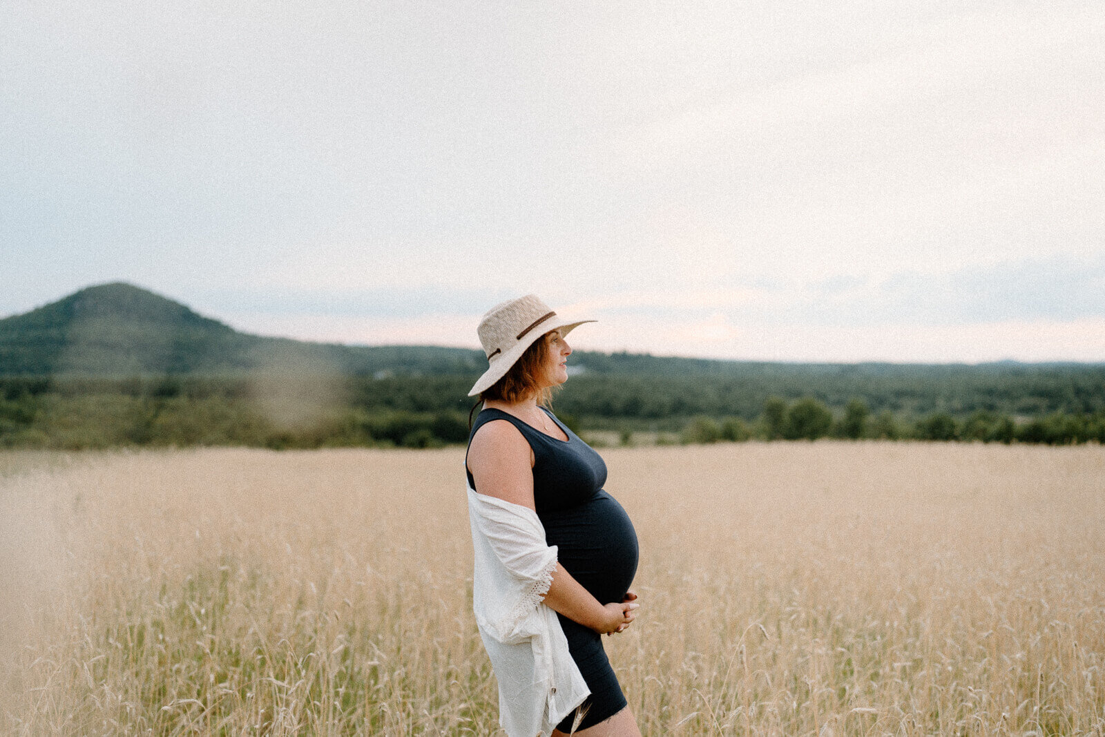 maquam-barn-and-winery-vermont-maternity-photography-08