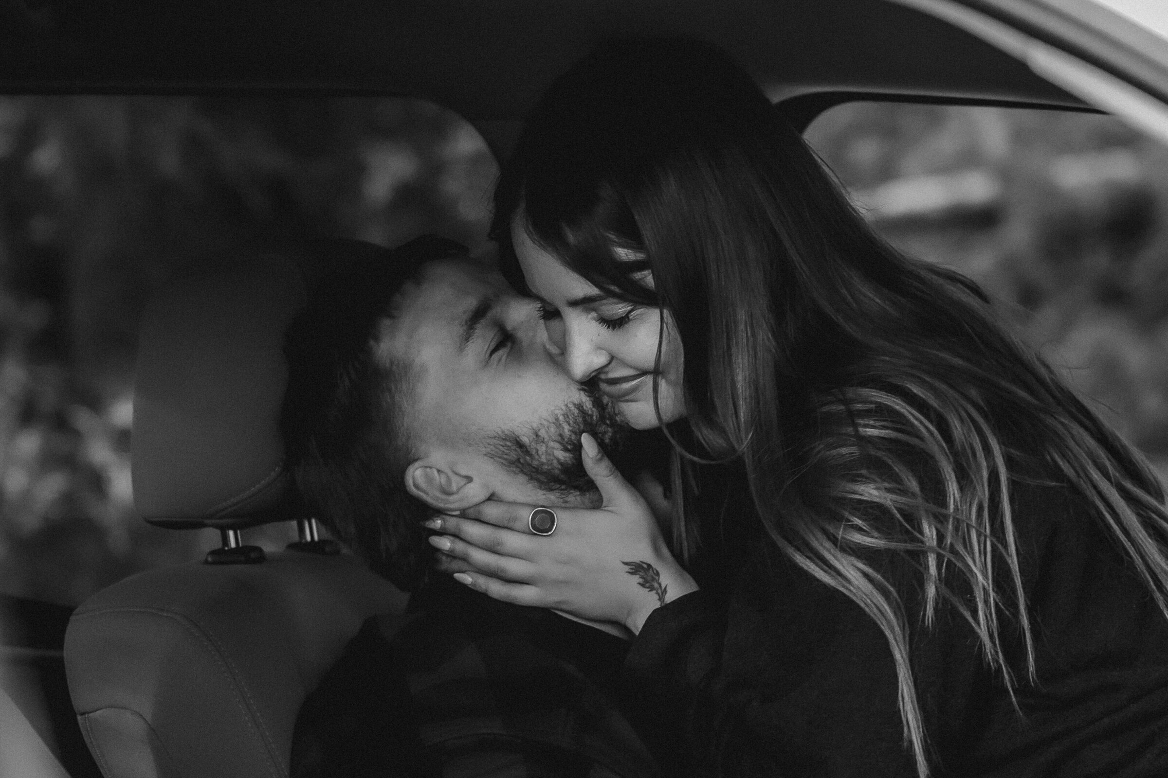 truck-cab-kissing