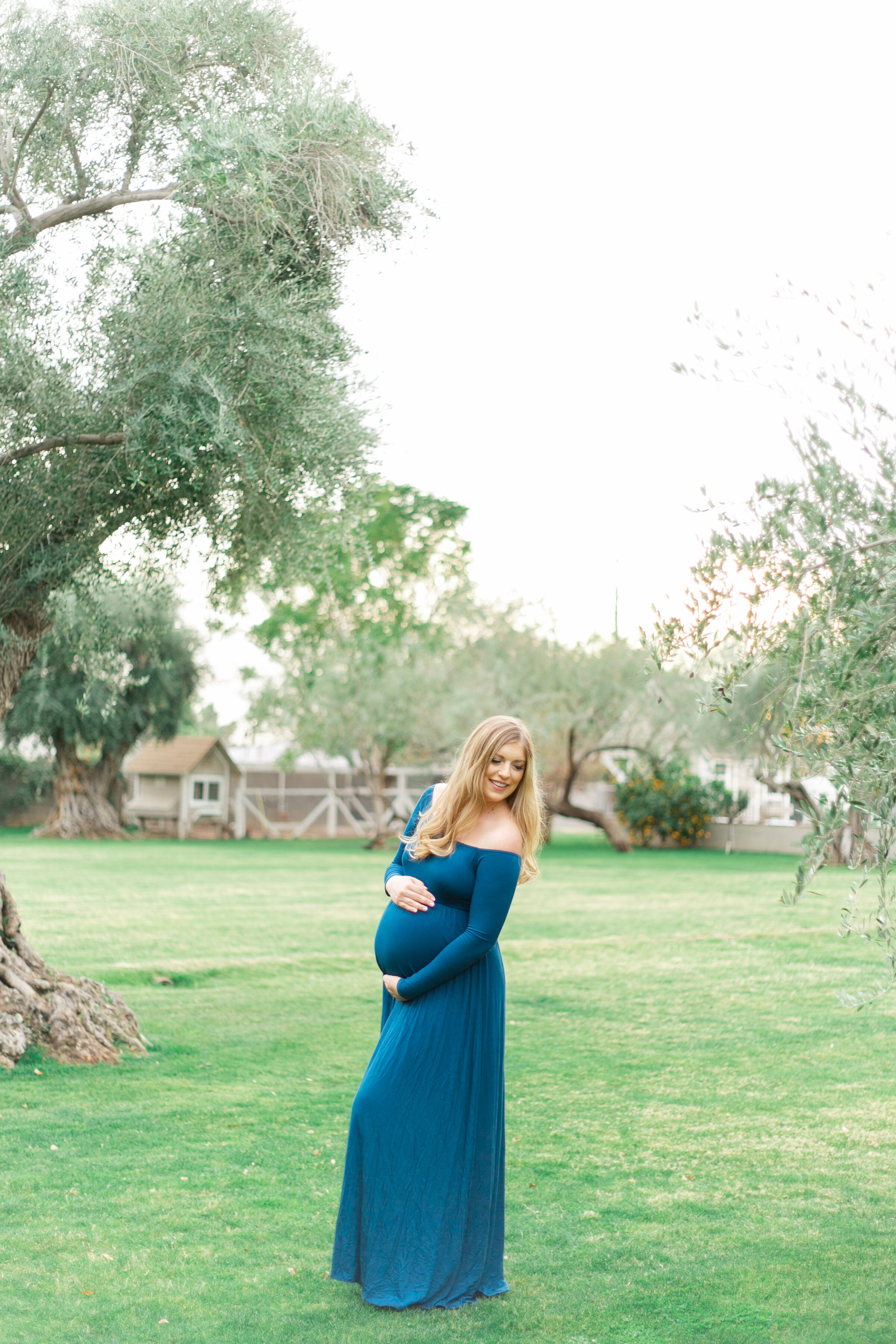 Karlie Colleen Photography - Phoenix Arizona Maternity Session - Green Historic Home - Hannah & Calvin -32