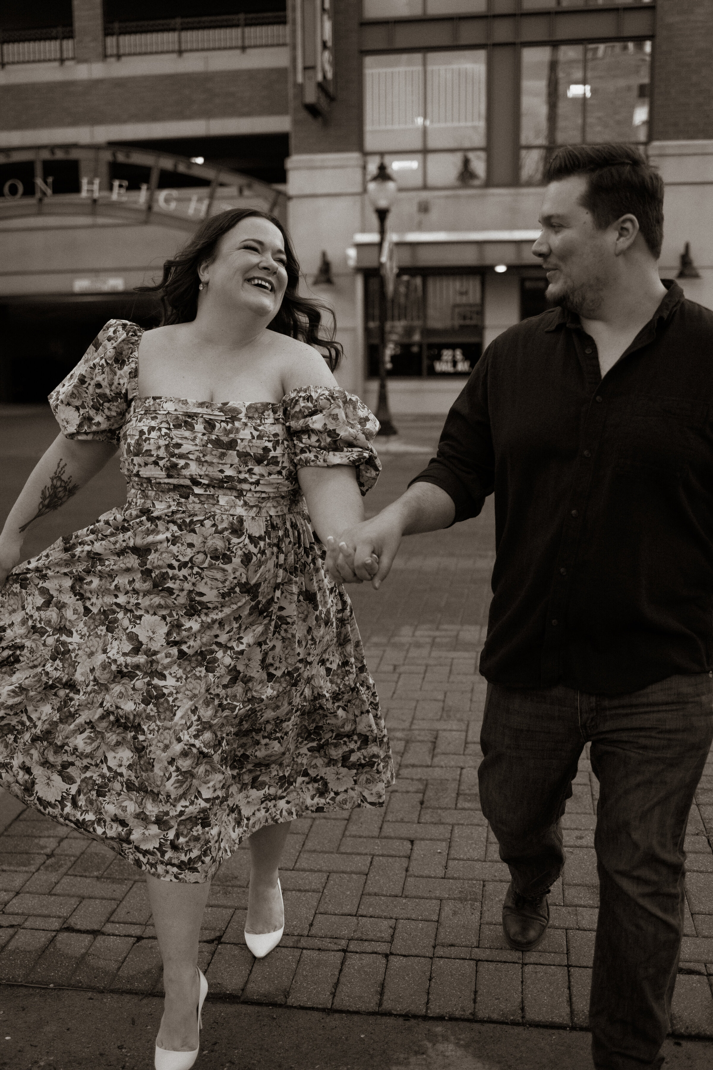 Nichole-Babiez-Photography-chicago-illinois-arlington-heights-engagement-session-downtown-gold-hour-sunset-Alexi-and-dave-04-13-2024-32