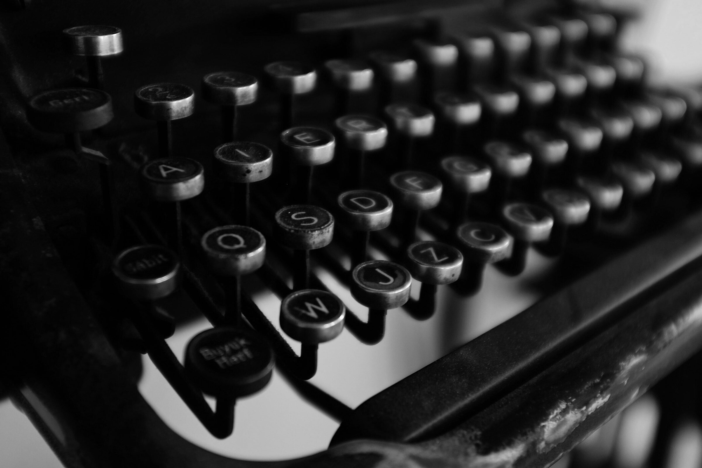 omurden-cengiz-LuQ2ex5HY3c-unsplash-bw