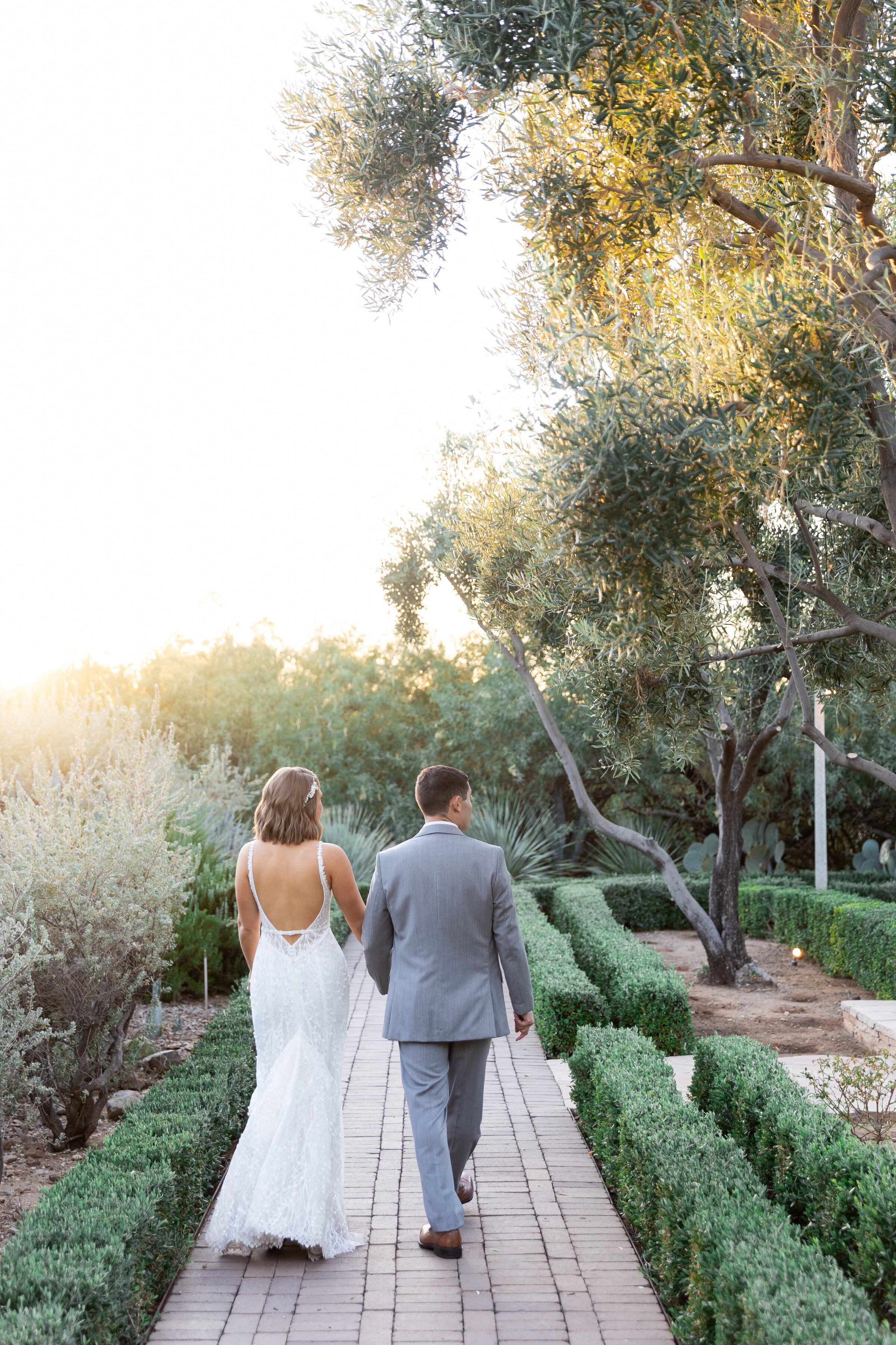 Karlie Colleen Photography - Emily & Mike - Wedding Sneak Peek - El Chorro - Arizona - Revel Wedding Co-303