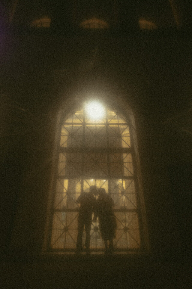 couples-rain-playful-night-session-downtown-moody-umbrella-film-illinois-34