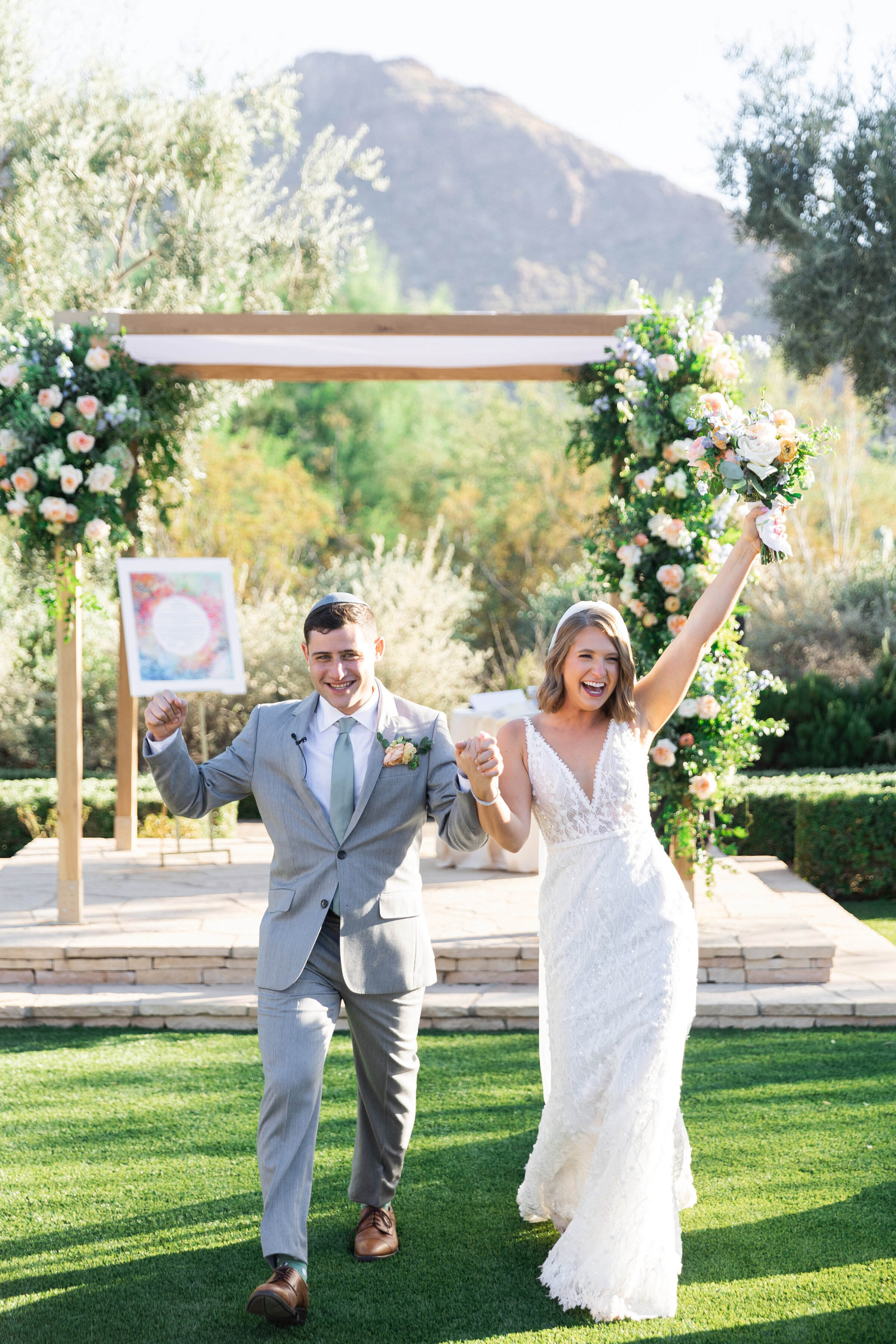 Karlie Colleen Photography - Emily & Mike - Wedding Sneak Peek - El Chorro - Arizona - Revel Wedding Co-234