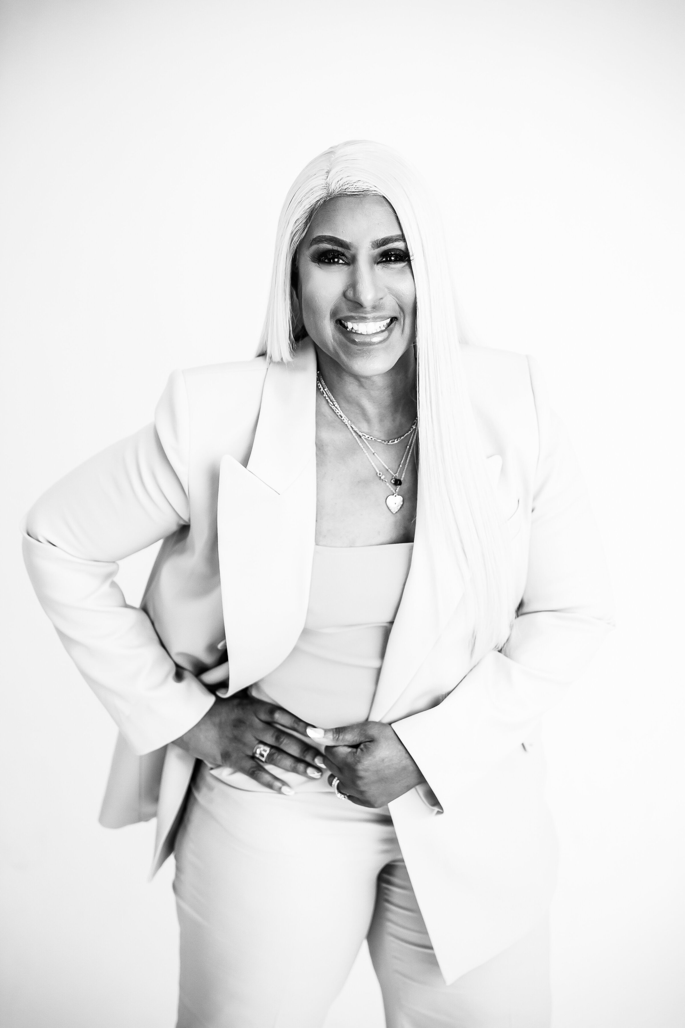 DrVeronica_Branding-43BW