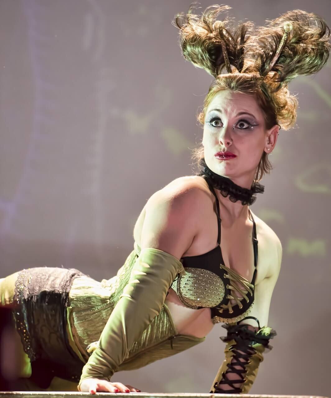 woman_burlesque_stage_hair