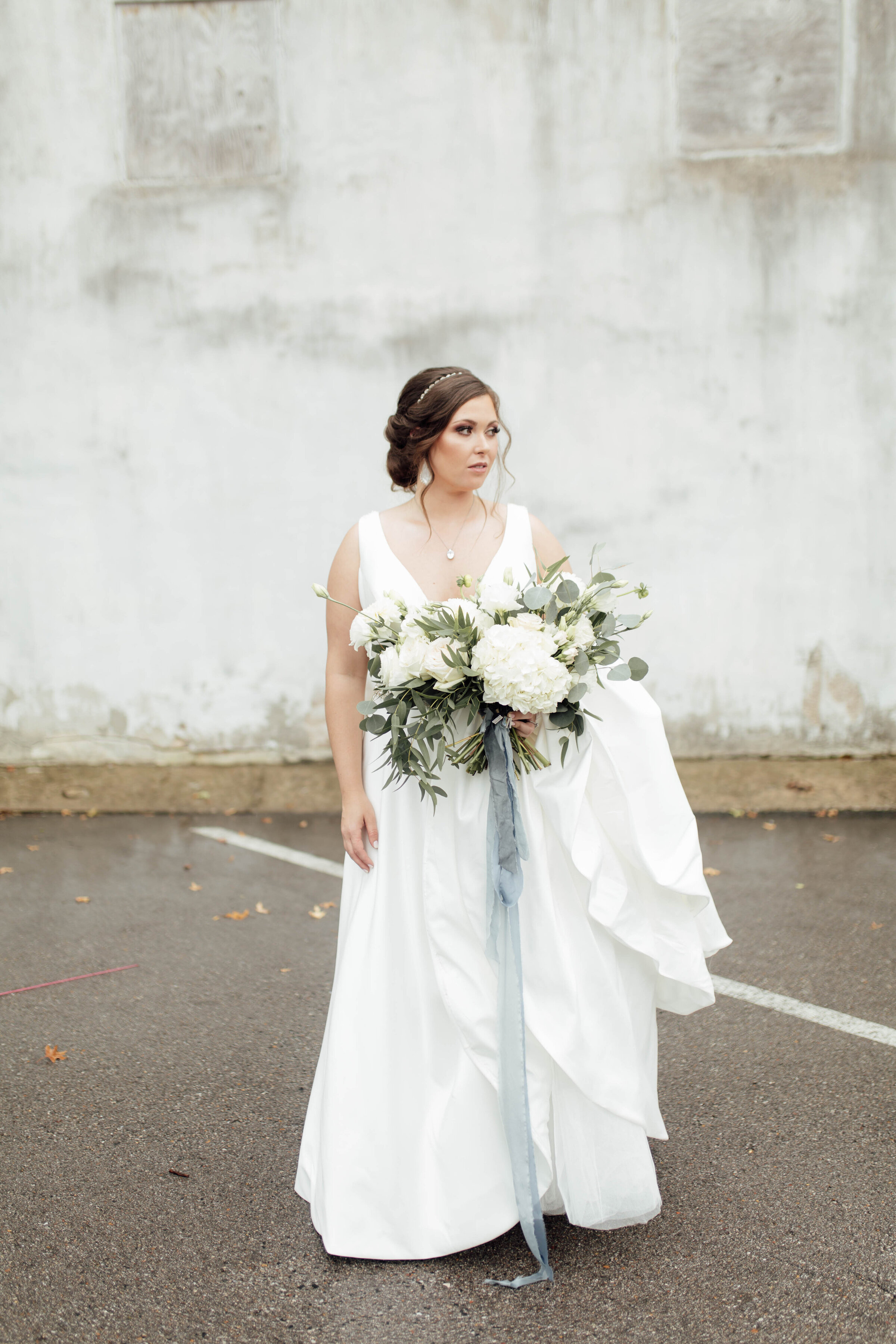 Bride holding bouquet of flowers. 