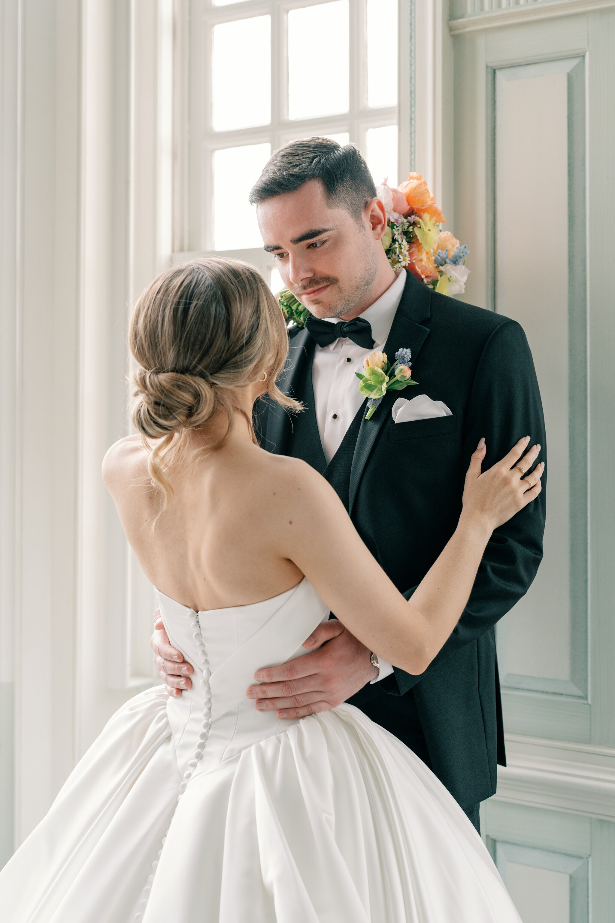 Estate at River Run Wedding in Maidens, VA | Wedding Photographer in Richmond | bride and groom looking at each other while they hug in their Richmond wedding venue