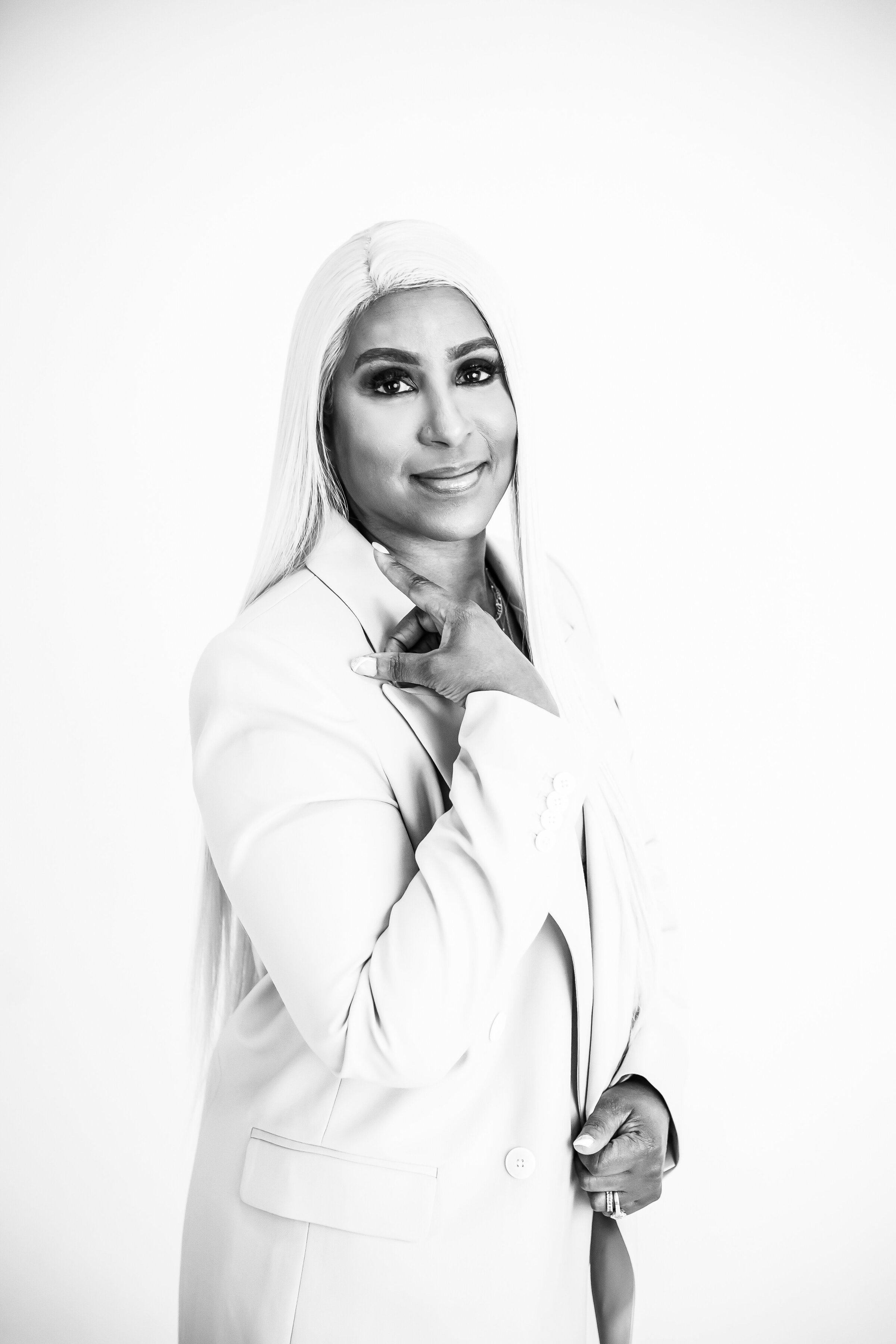 DrVeronica_Branding-73BW