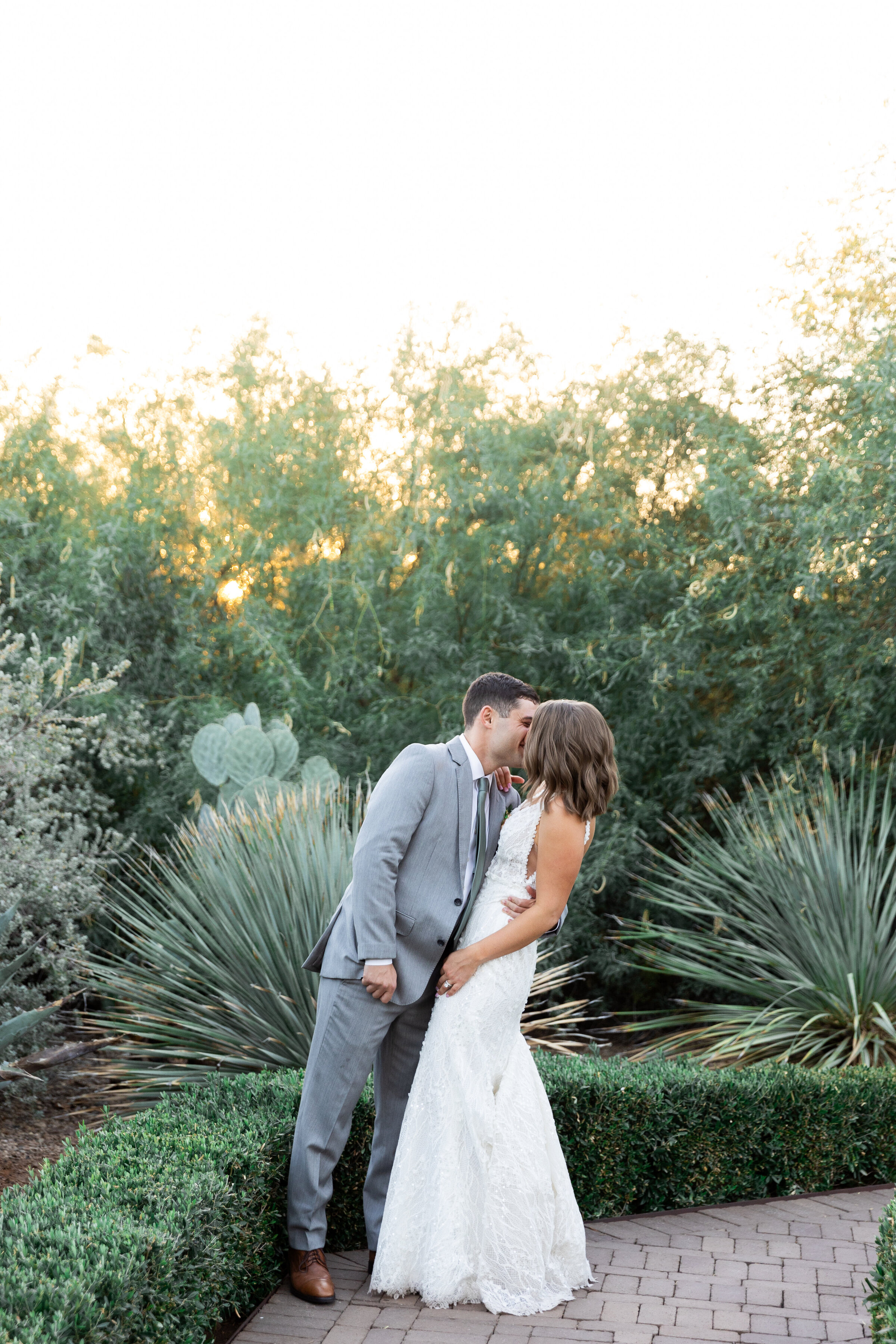 Karlie Colleen Photography - Emily & Mike - Wedding Sneak Peek - El Chorro - Arizona - Revel Wedding Co-315