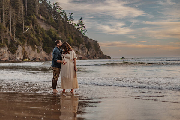 maternity photographer oregon coast