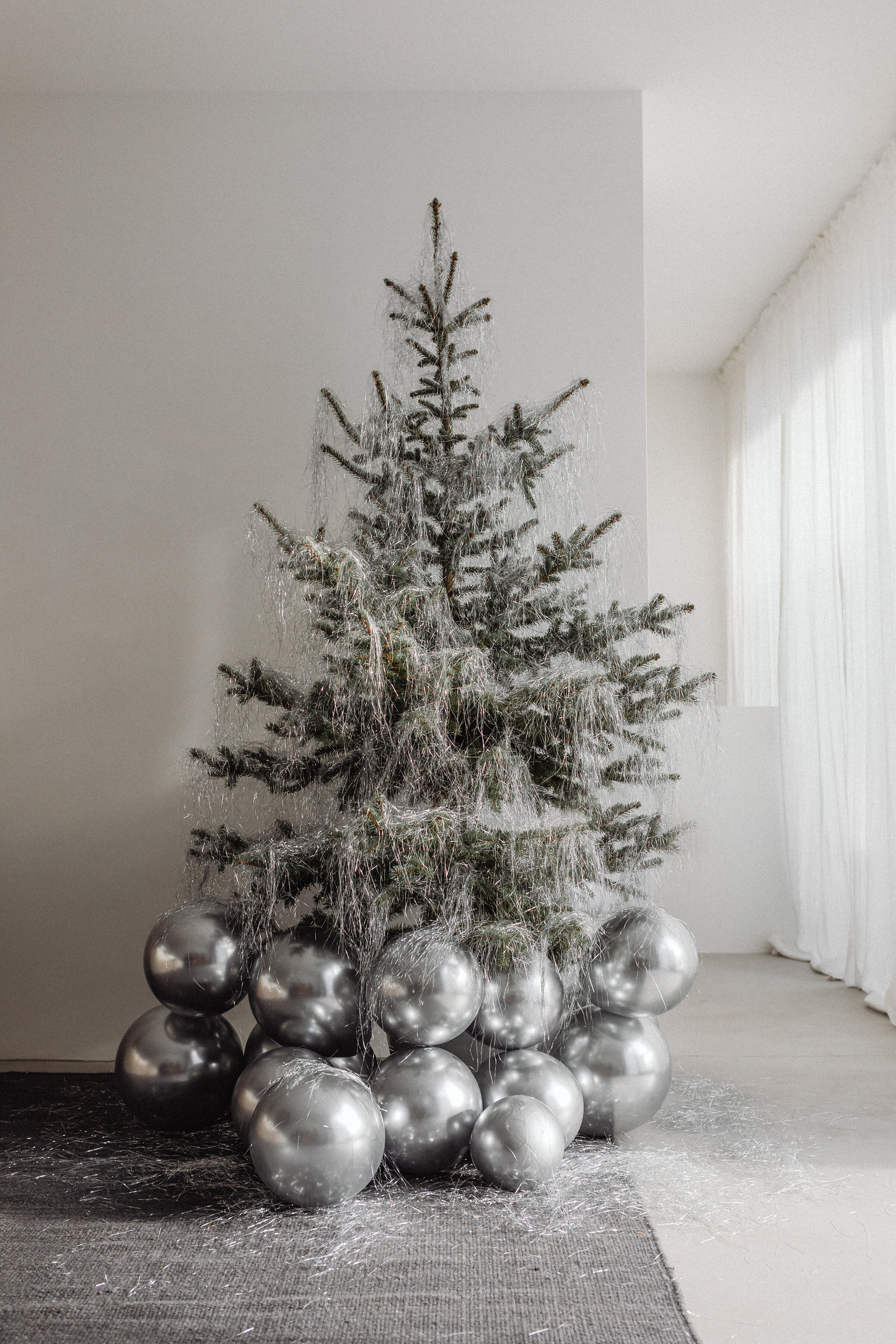 kaboompics_vintage-christmas-tree-collection-silver-aesthetic-pinterest-style-holiday-decor-33807