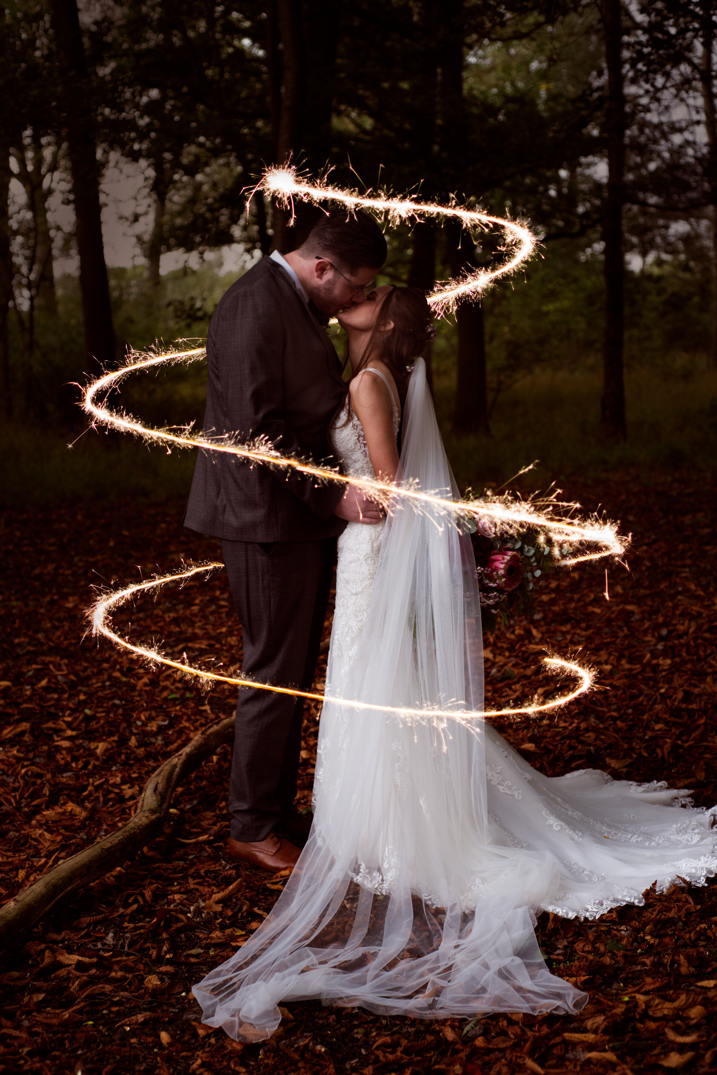 wedding couple with sparklers