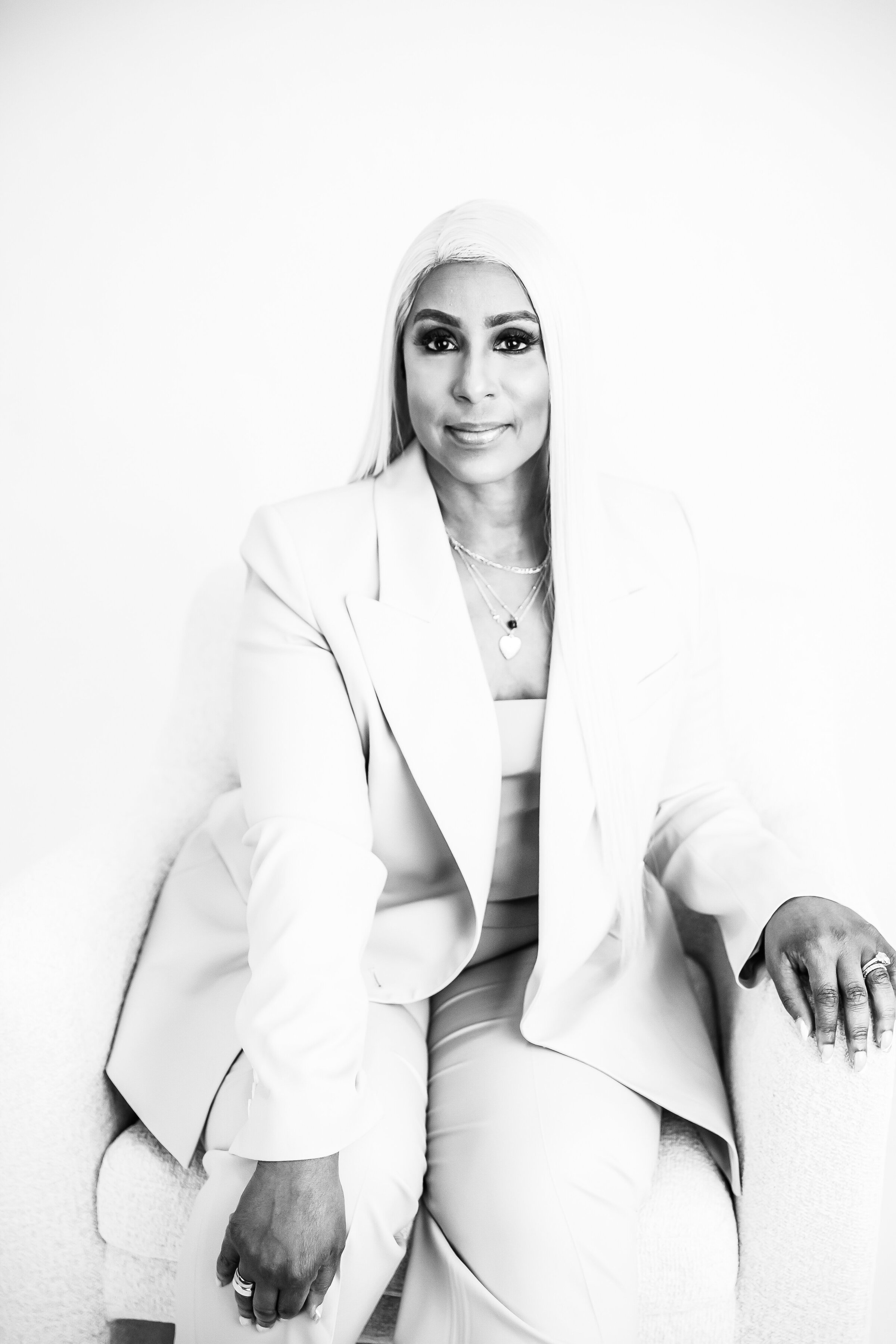 DrVeronica_Branding-54BW