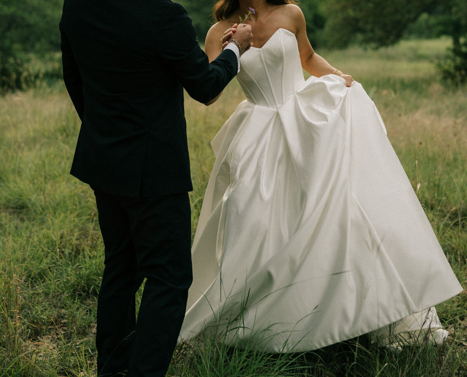 kenzi-taylor-wedding-sneakpeeks-dawnphotoco-swallowseve-fredricksburgtexas-384
