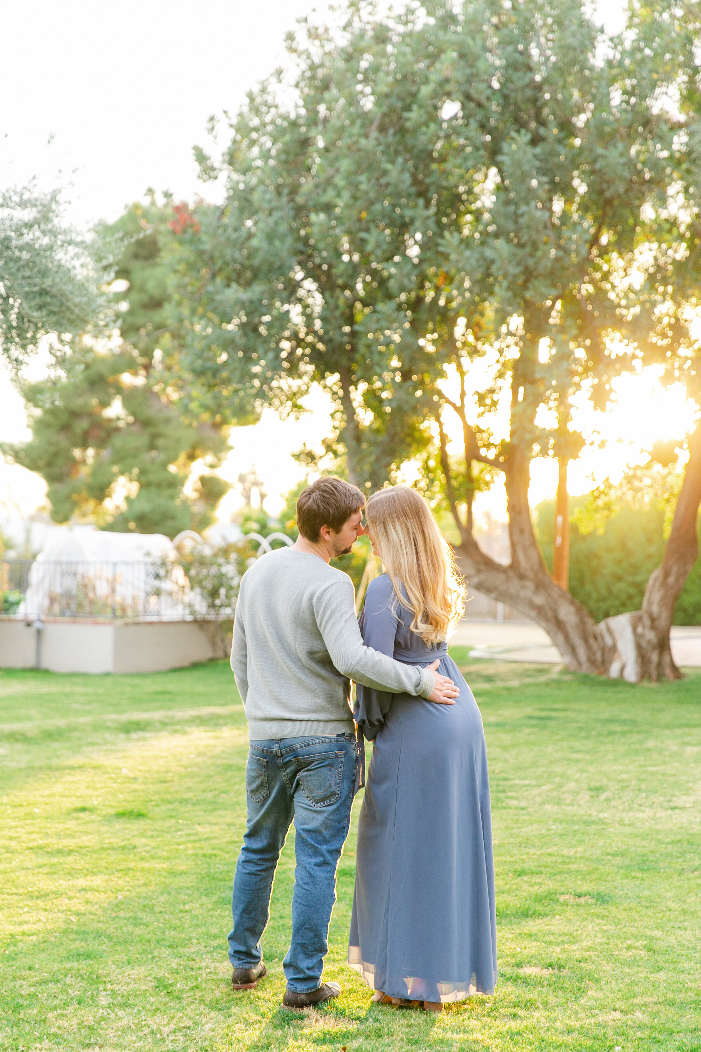 Karlie Colleen Photography - Phoenix Arizona Maternity Session - Green Historic Home - Hannah & Calvin -88