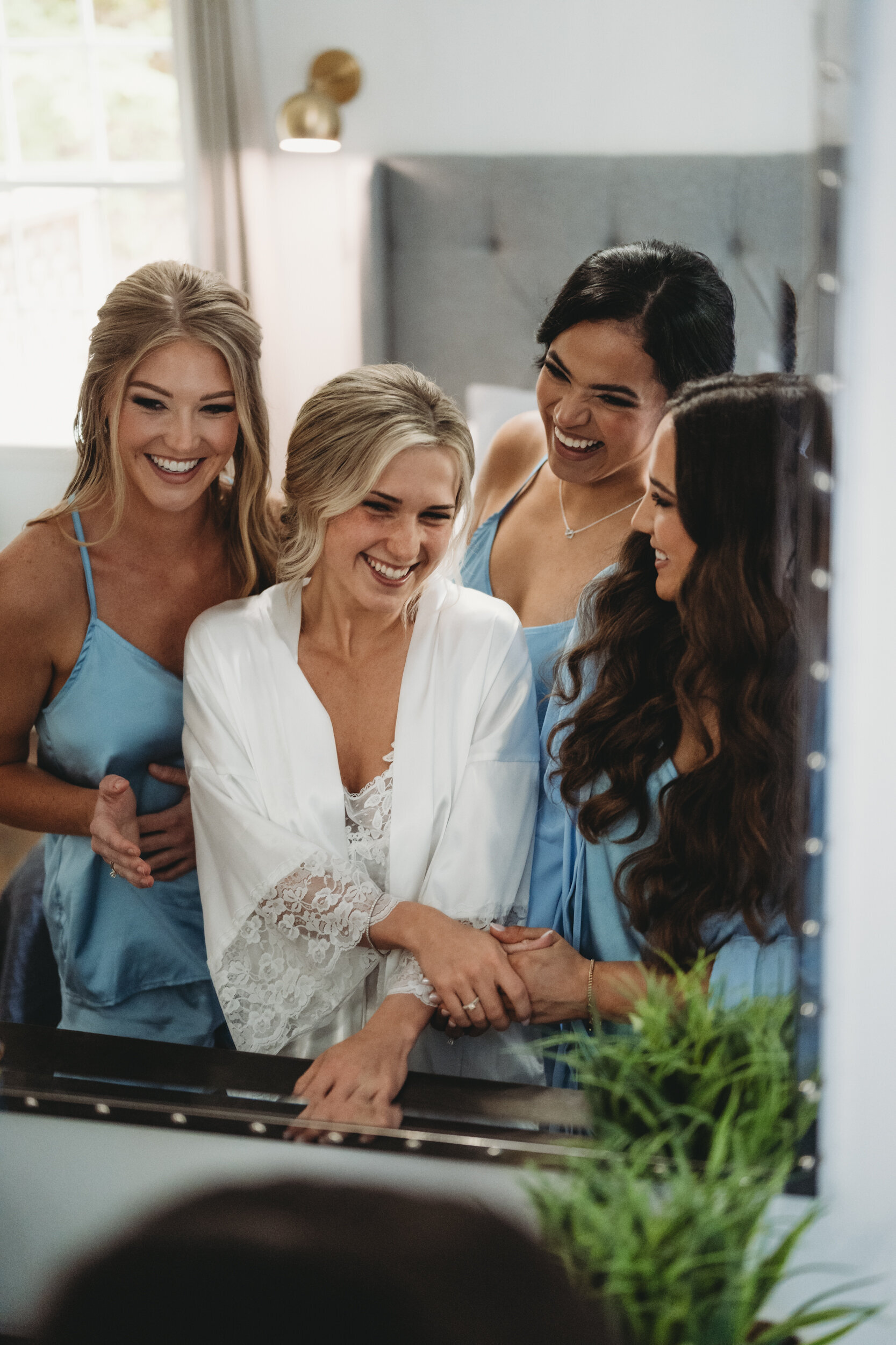 bride-with-bridesmaids-getting-ready-airbnb