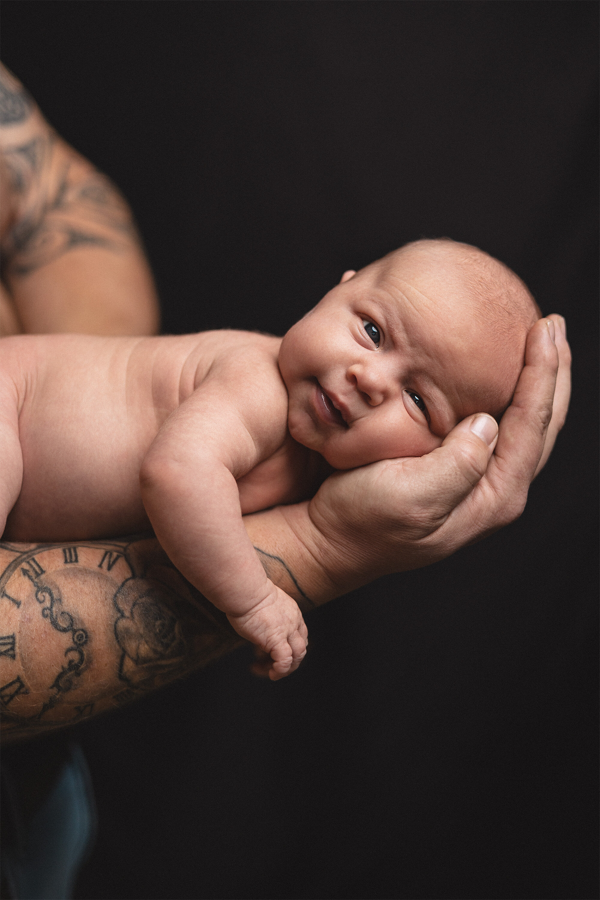 Newbornshoot studio zwarte achtergrond