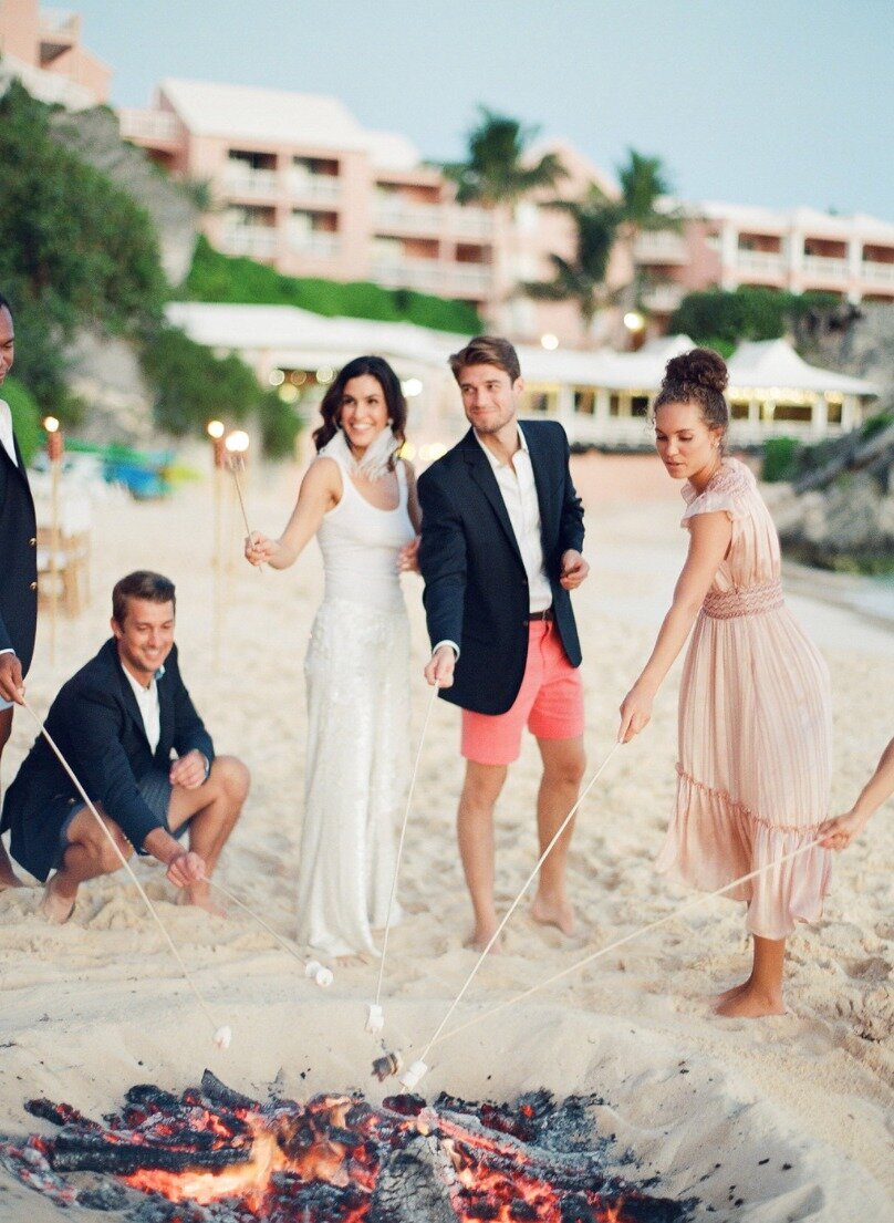 Style-Me-Pretty-Island-Beach-Bonfire-Dinner-Dasfete-9